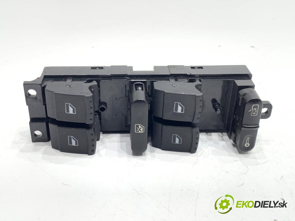 VW GOLF IV liftback 1998 92 kW 1.8 1781 Prepínač okien  (Prepínacie páčky pod volantom)