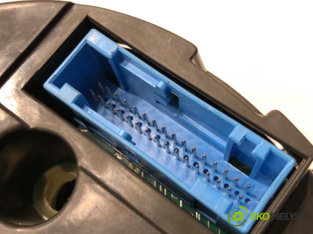 VW GOLF IV liftback 1998 92 kW 1.8 1781 Prístrojovka 1J0919880B (Prístrojová doska)