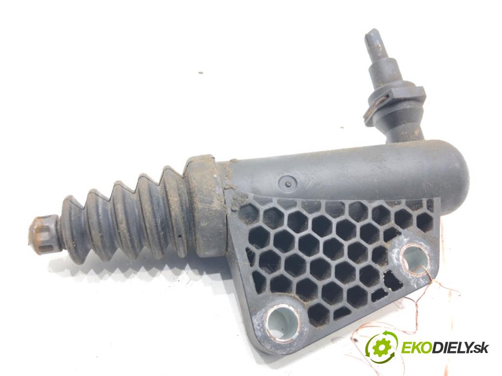 SUZUKI SWIFT III liftback 2007 68 kW 1.3 (RS 413) 1328 spojkový válec motorek spojky 23820-63J00 (Spojkový válec)