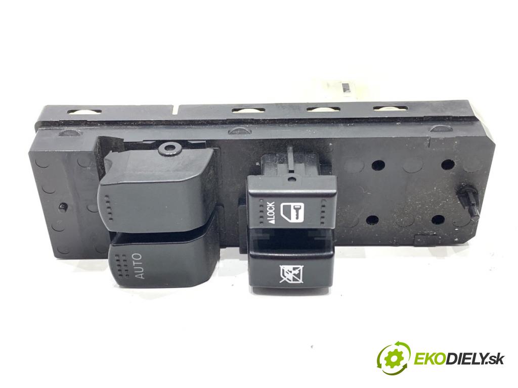 SUZUKI SWIFT III liftback 2007 68 kW 1.3 (RS 413) 1328 Prepínač okien  (Prepínacie páčky pod volantom)