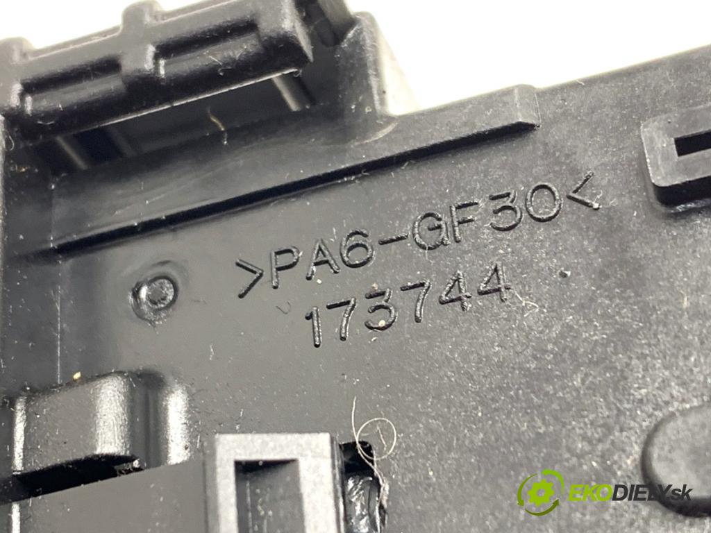 SUZUKI SWIFT III liftback 2007 68 kW 1.3 (RS 413) 1328 Prepínač smeroviek 173744 (Prepínacie páčky pod volantom)