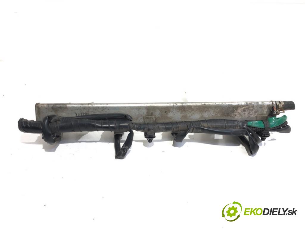 SUZUKI SWIFT III liftback 2007 68 kW 1.3 (RS 413) 1328 Lišta vstrekovacia  (Vstrekovacia lišta)