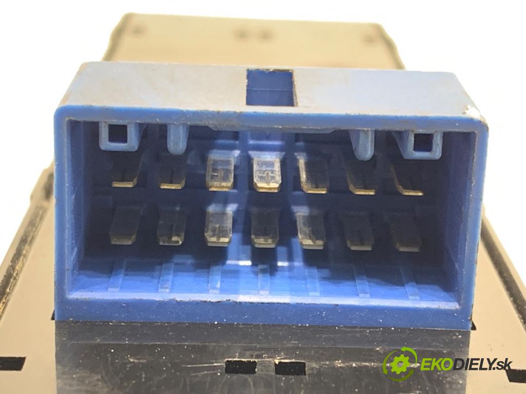 SSANGYONG KYRON SUV 2005 100 kW 2.0 Xdi 4x4 1998 Prepínač okien  (Prepínacie páčky pod volantom)