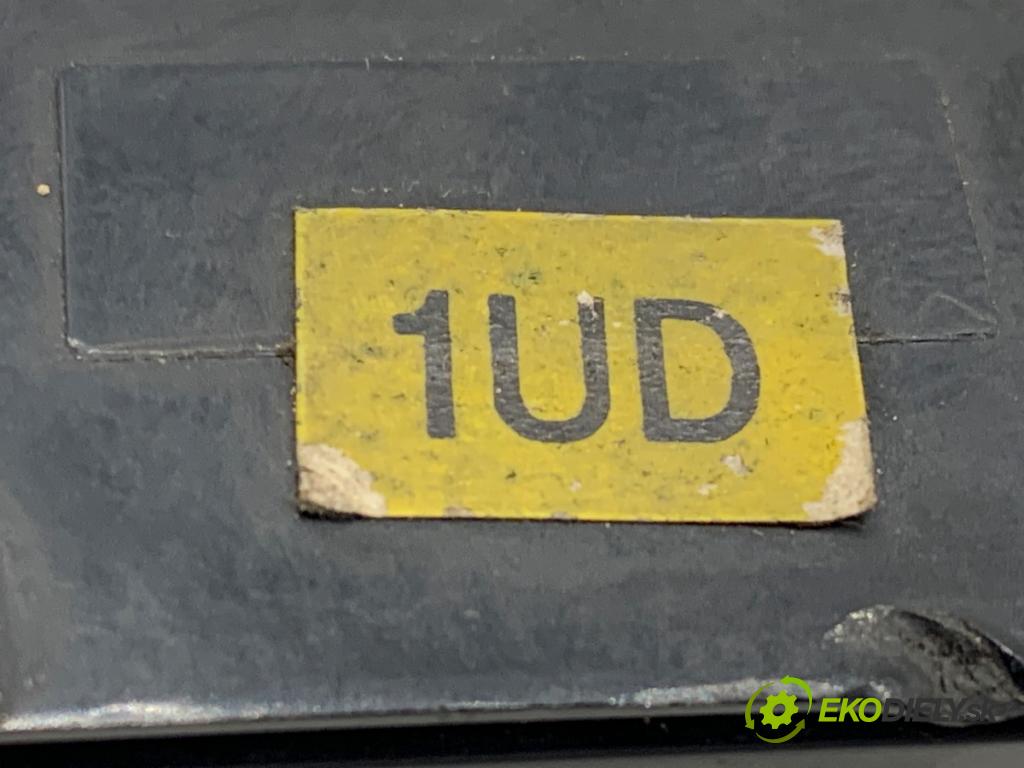 SSANGYONG KYRON SUV 2005 100 kW 2.0 Xdi 4x4 1998 Prepínač okien  (Prepínacie páčky pod volantom)