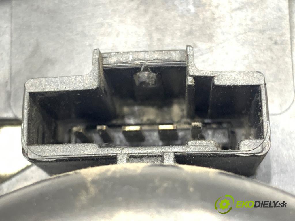 PEUGEOT 307 liftback 2004 80 kW 1.6 16V 1587 ventilátor kúrenia