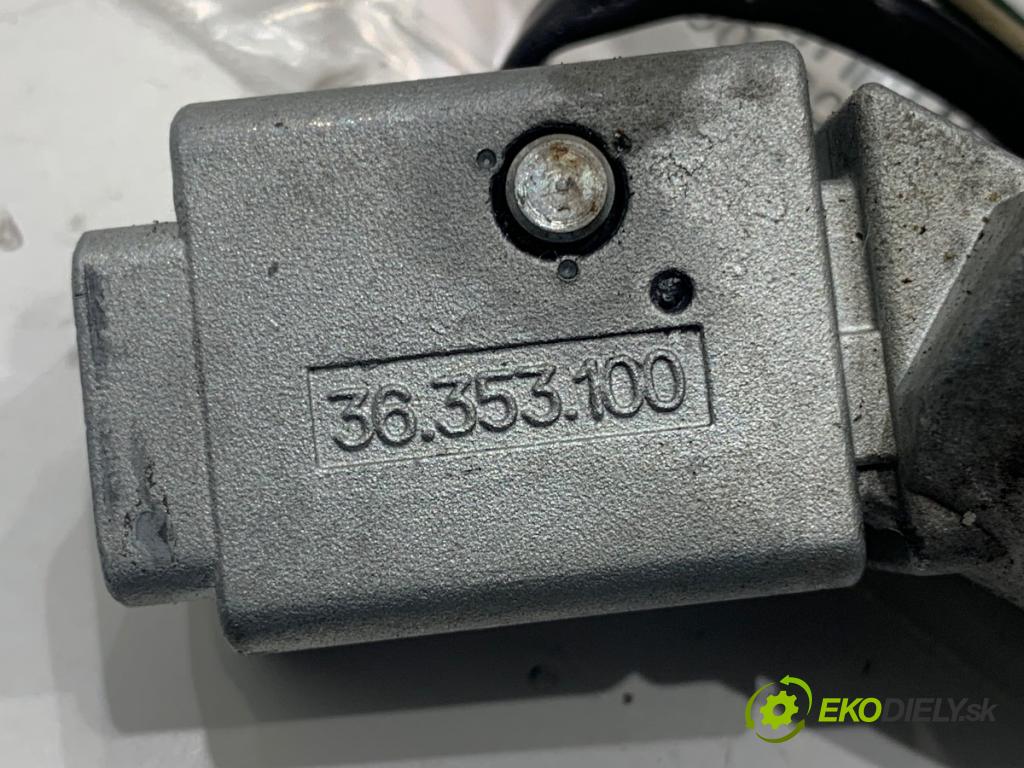 PEUGEOT 307 liftback 2004 80 kW 1.6 16V 1587 spinačka  (Spínacia skrinka)