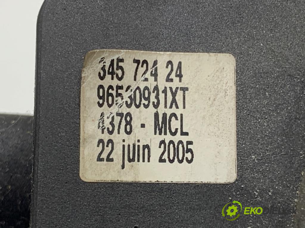 PEUGEOT 307 liftback 2004 80 kW 1.6 16V 1587 Prepínač kombinovaný 96530931XT (Prepínacie páčky pod volantom)