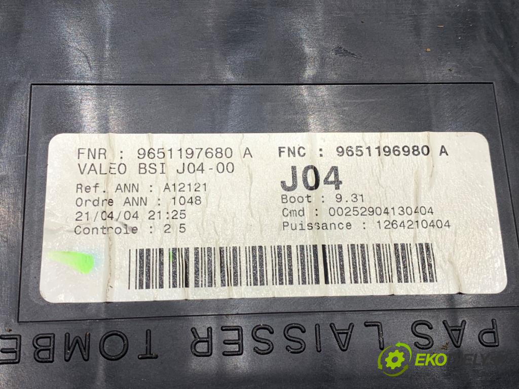 PEUGEOT 307 liftback 2004 80 kW 1.6 16V 1587 modul BSI 9651197680A (Pojistková skříňka)