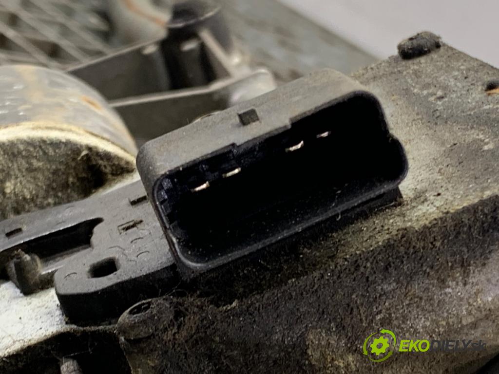 PEUGEOT 307 liftback 2004 80 kW 1.6 16V 1587 Mechanizmus stieračov predný 404638 (Motorček stieračov predný)