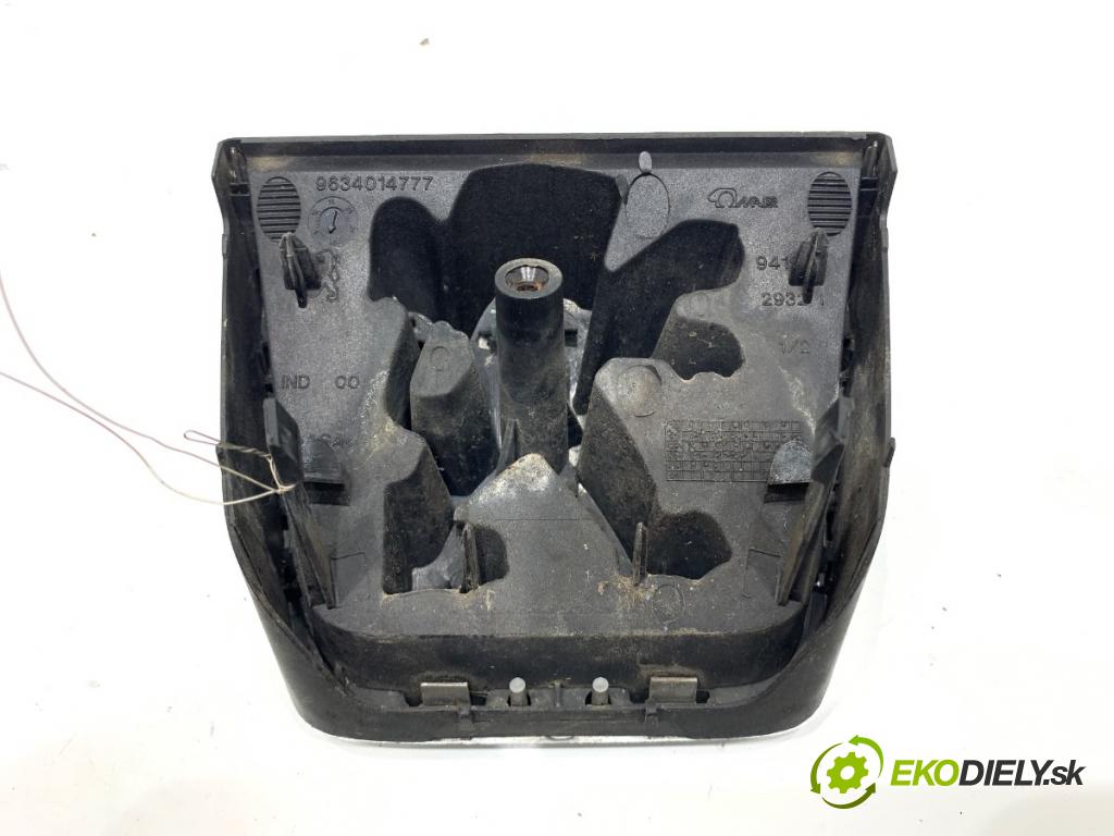 PEUGEOT 307 liftback 2004 80 kW 1.6 16V 1587 mřížka maska 9634014777 (Přední mřížka (maska chladiče))