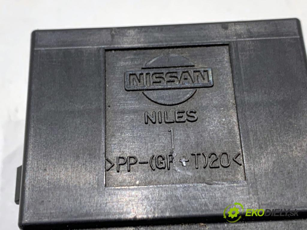 NISSAN MICRA K12 liftback 2003 48 kW 1.5 dCi 1461 přepínač oken  (Páčky pod volantem)