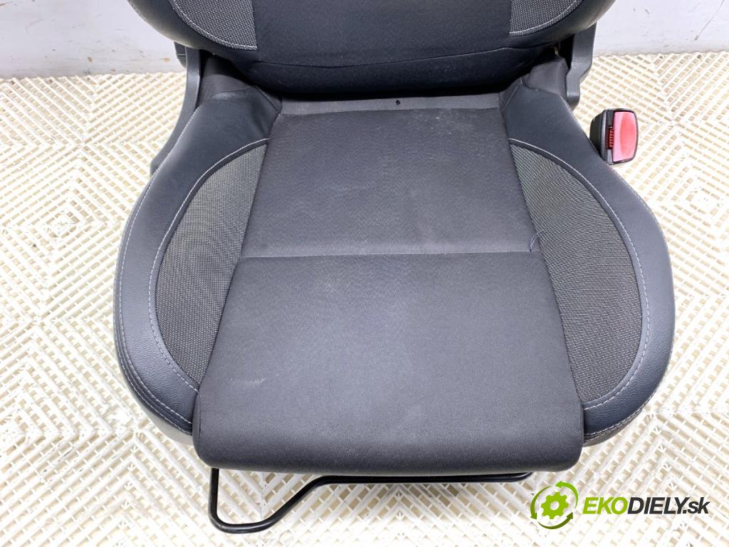RENAULT MEGANE III kabriolet 2011 96 kW 1.4 TCe (EZ0F, EZ1V) 1397 Sedadlo pravy predný
