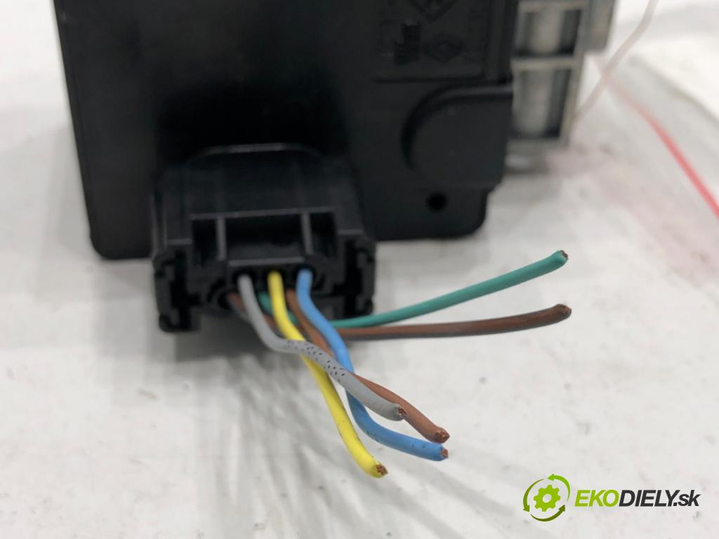 RENAULT MEGANE III kabriolet 2011 96 kW 1.4 TCe (EZ0F, EZ1V) 1397 blokáda volantu 8200604932 (Riadenie ostatné)