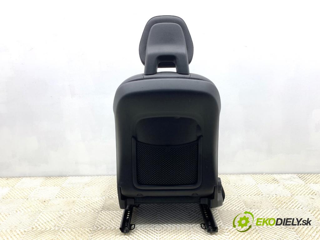 VOLVO V90 II Kombi 2018 110 kW D3 1969 Sedadlo pravy predný