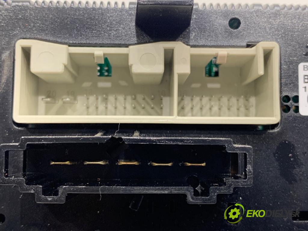 VW GOLF V Kombi 2007 77 kW 1.9 TDI 1896 Panel ovládania kúrenia 1K0820047FT (Prepínacie páčky pod volantom)