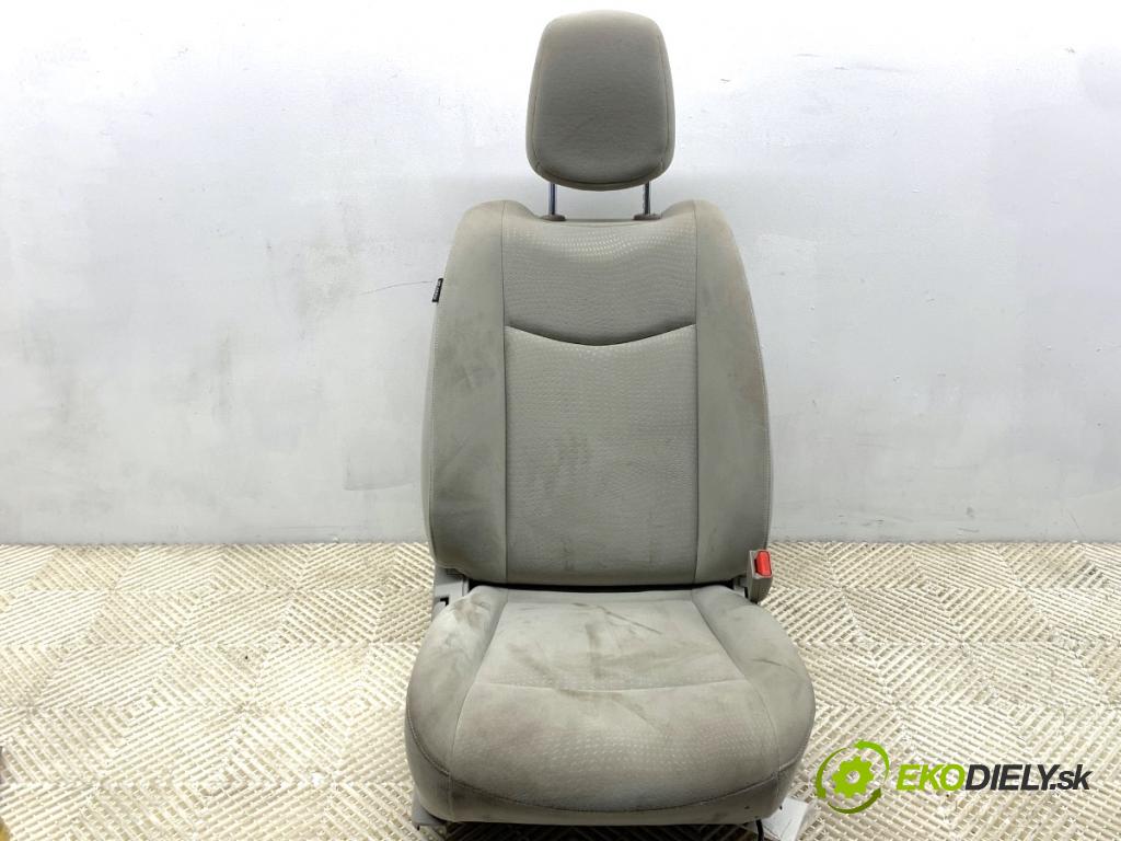 NISSAN LEAF ZE0 liftback 2013 80 kW Electric  Sedadlo pravy predný 