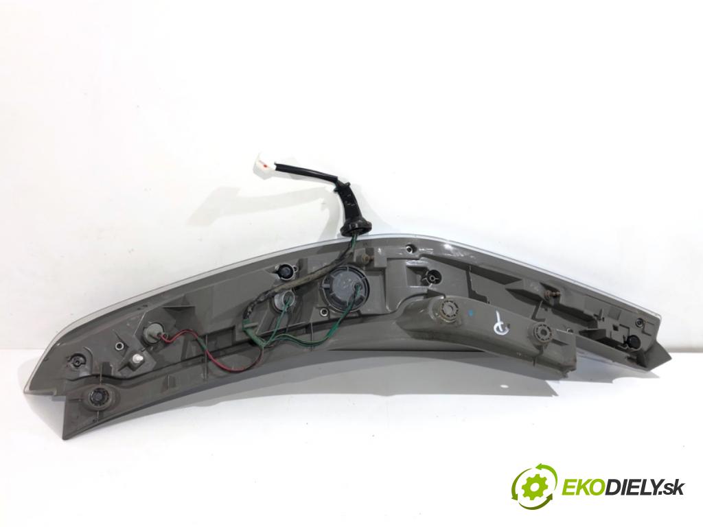 NISSAN LEAF ZE0 liftback 2013 80 kW Electric  Svetlo pravy zad