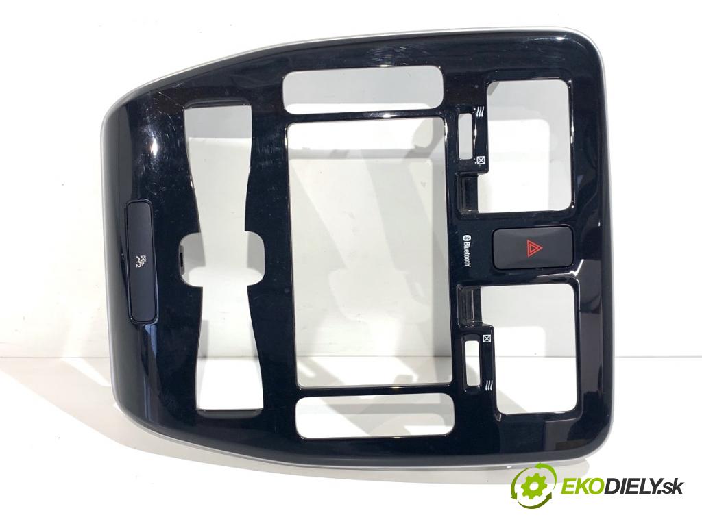 NISSAN LEAF ZE0 liftback 2013 80 kW Electric  lišty kryt 682603NA0A 809603NA0A (Lišta)