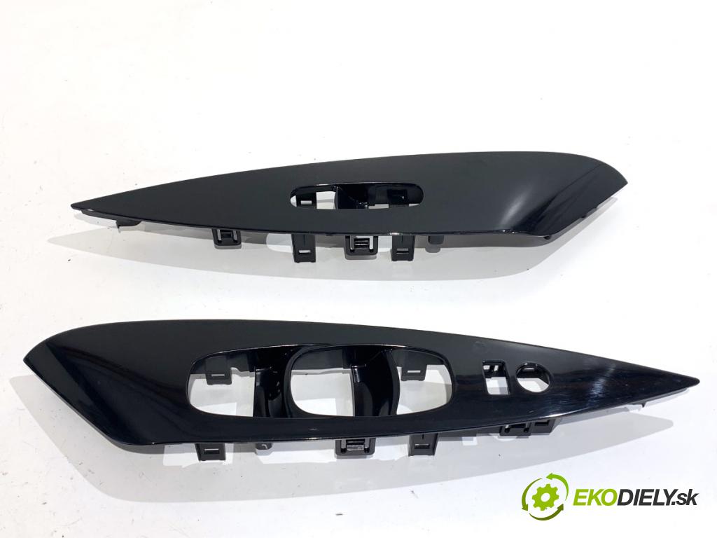 NISSAN LEAF ZE0 liftback 2013 80 kW Electric  lišty kryt 682603NA0A 809603NA0A (Lišta)