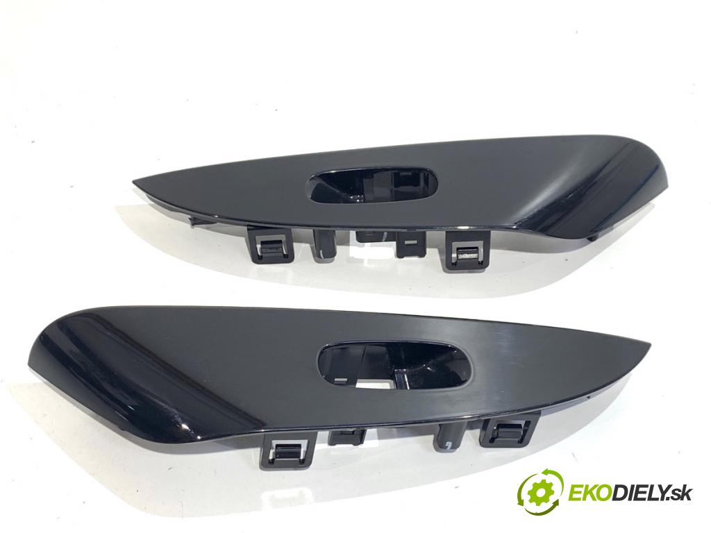 NISSAN LEAF ZE0 liftback 2013 80 kW Electric  lišty kryt 682603NA0A 809603NA0A (Lišta)