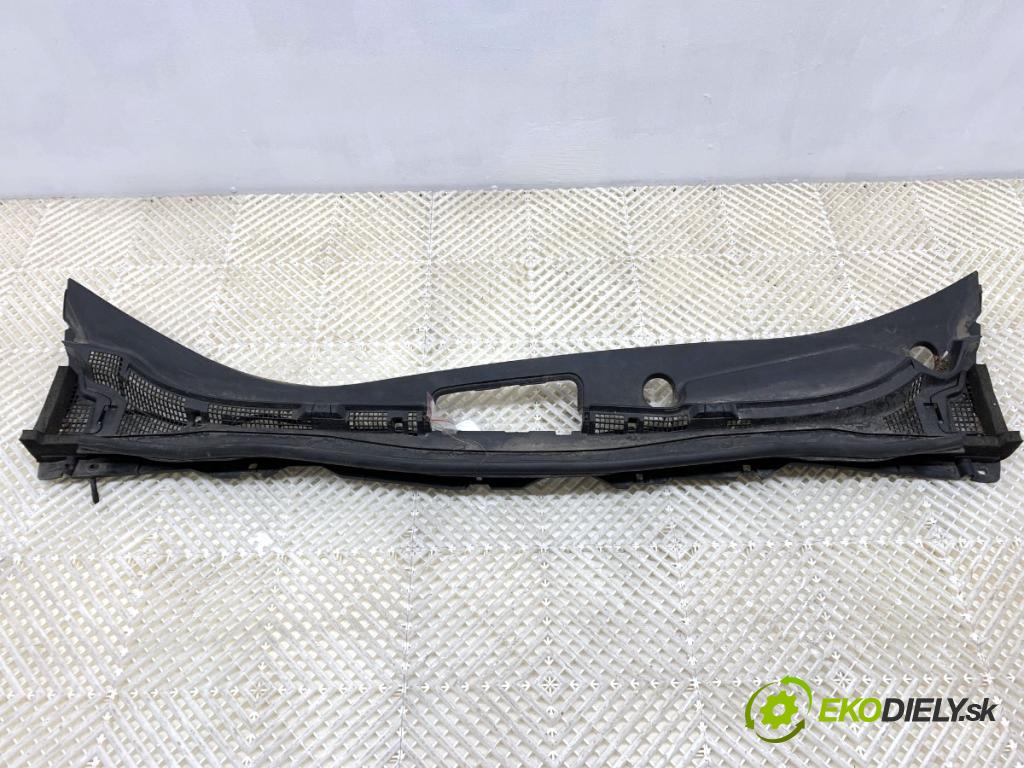 NISSAN LEAF ZE0 liftback 2013 80 kW Electric  torpédo plast pod čelní okno 668623NA0A (Plast pod čelním sklem)