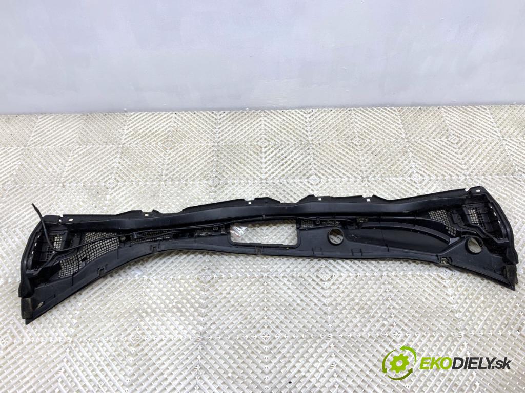 NISSAN LEAF ZE0 liftback 2013 80 kW Electric  torpédo plast pod čelní okno 668623NA0A (Plast pod čelním sklem)