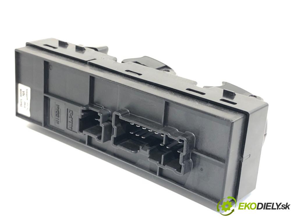 NISSAN LEAF ZE0 liftback 2013 80 kW Electric  Prepínač okien 254013NA0B (Prepínacie páčky pod volantom)