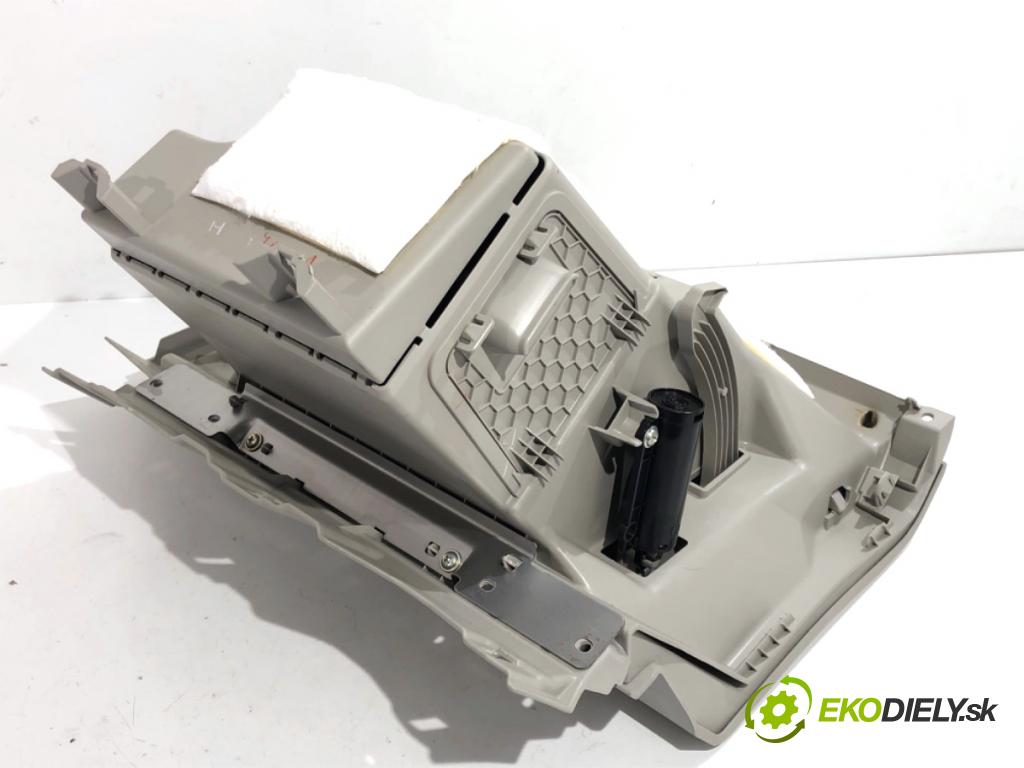 NISSAN LEAF ZE0 liftback 2013 80 kW Electric  Priehradka, kastlík spolujazdca  (Priehradka (kastlík))