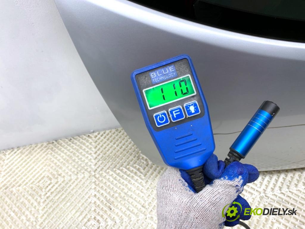 NISSAN LEAF ZE0 liftback 2013 80 kW Electric  kapota zad