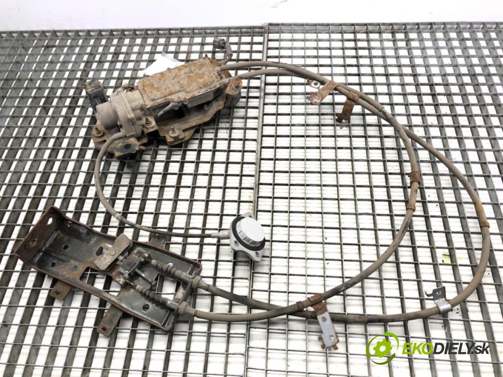 NISSAN LEAF ZE0 liftback 2013 80 kW Electric  BRZDA: ručný elektrický  (Ručná brzda)