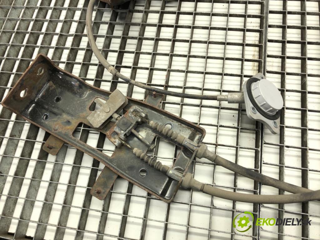 NISSAN LEAF ZE0 liftback 2013 80 kW Electric  BRZDA: ručný elektrický  (Ručná brzda)