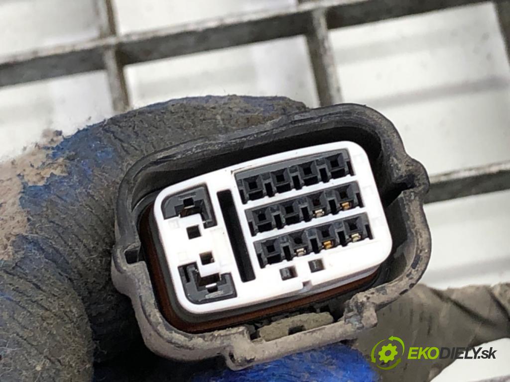 NISSAN LEAF ZE0 liftback 2013 80 kW Electric  BRZDA: ručný elektrický  (Ručná brzda)