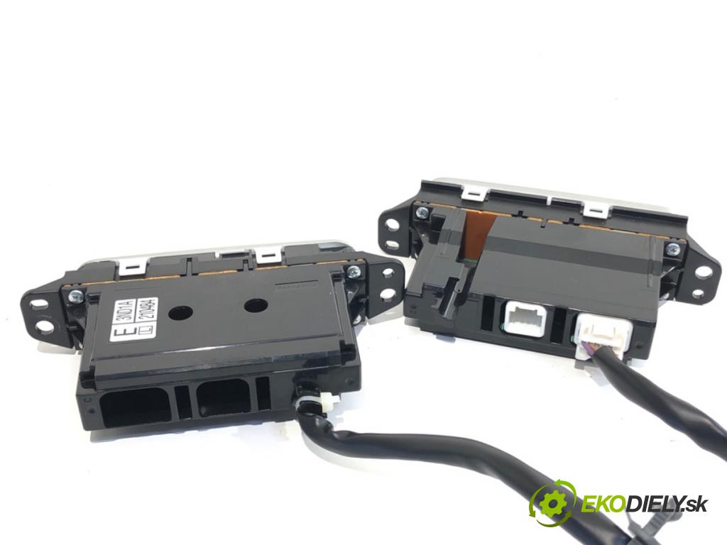 NISSAN LEAF ZE0 liftback 2013 80 kW Electric  Panel SPÍNAČE: ovládania radia 3ND0A210485