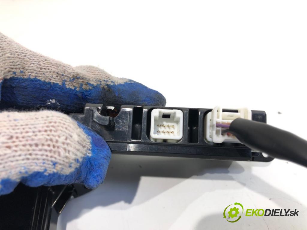 NISSAN LEAF ZE0 liftback 2013 80 kW Electric  Panel SPÍNAČE: ovládania radia 3ND0A210485