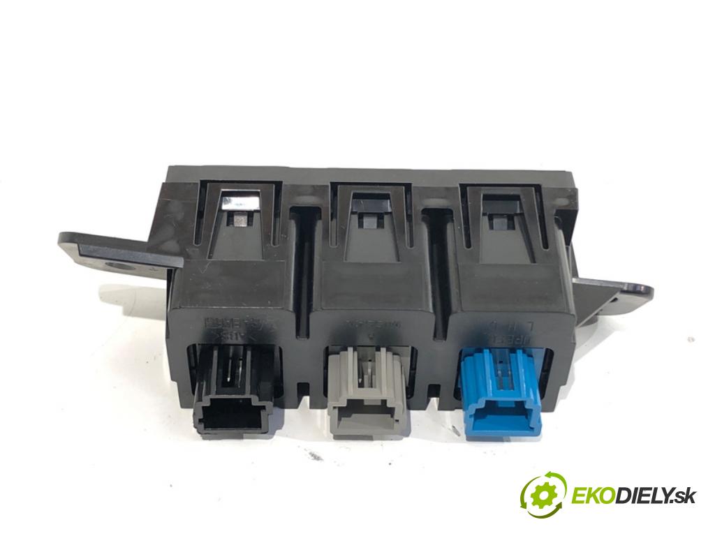 NISSAN LEAF ZE0 liftback 2013 80 kW Electric  Prepínač vyhrievania volantu