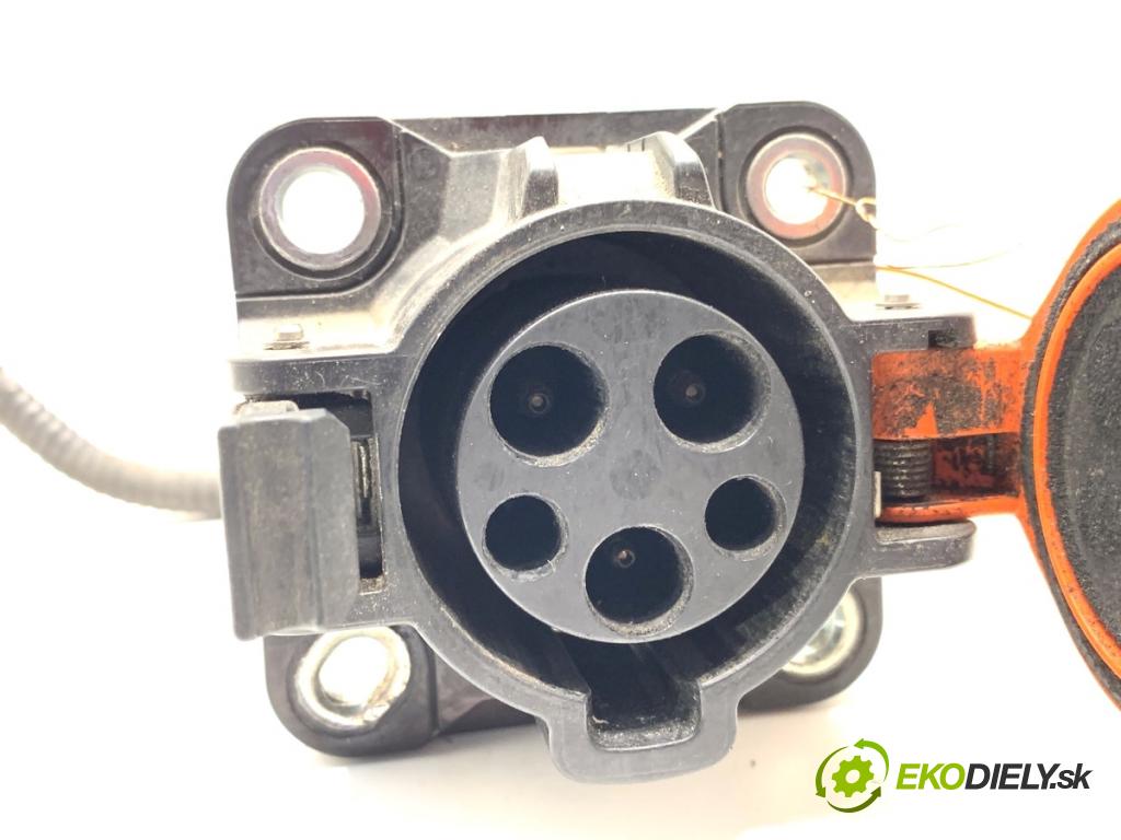 NISSAN LEAF ZE0 liftback 2013 80 kW Electric  Rúrka NABÍJANIE: