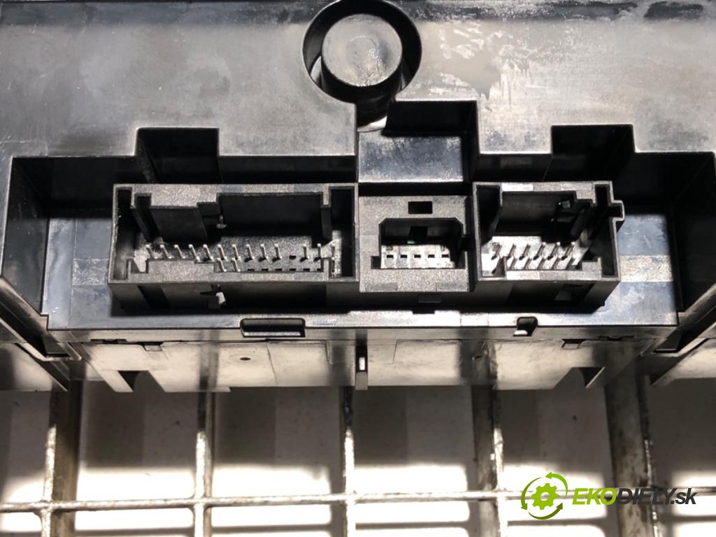 MERCEDES-BENZ W906 Skrzynia 2011 120 kW 216 CDI (906.611, 906.613) 2143 Panel ovládania kúrenia A9068301785KZ (Prepínacie páčky pod volantom)