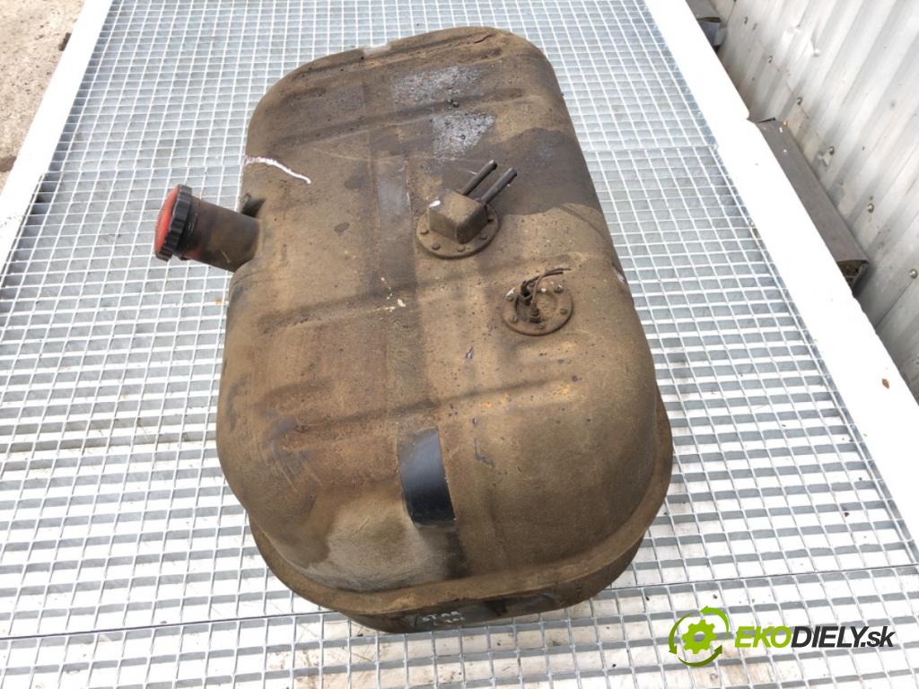 STAR   1989    nádržka paliva  (Palivová nádrž)