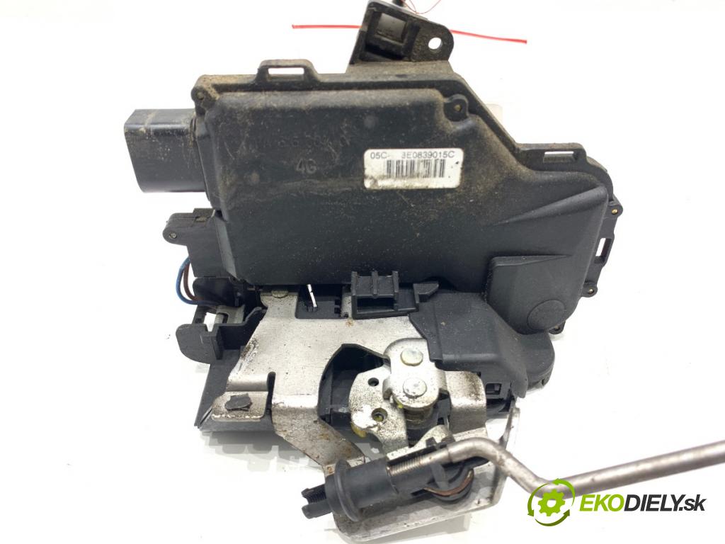 AUDI A4 B6 Kombi 2003 132 kW 2.5 TDI quattro 2496 zámok dveře levý zadní část 8E0839015C