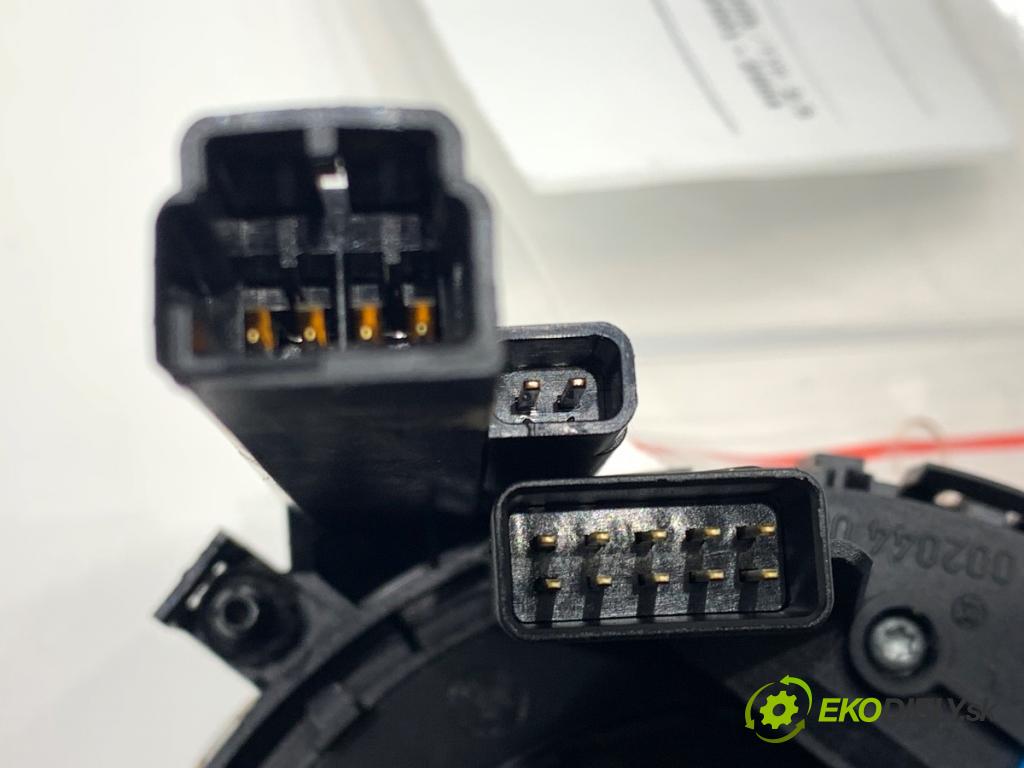 AUDI A4 B6 Kombi 2003 132 kW 2.5 TDI quattro 2496 kroužek slimák airbag 8E0953541C (Airbag)