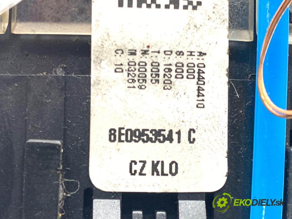 AUDI A4 B6 Kombi 2003 132 kW 2.5 TDI quattro 2496 kroužek slimák airbag 8E0953541C (Airbag)