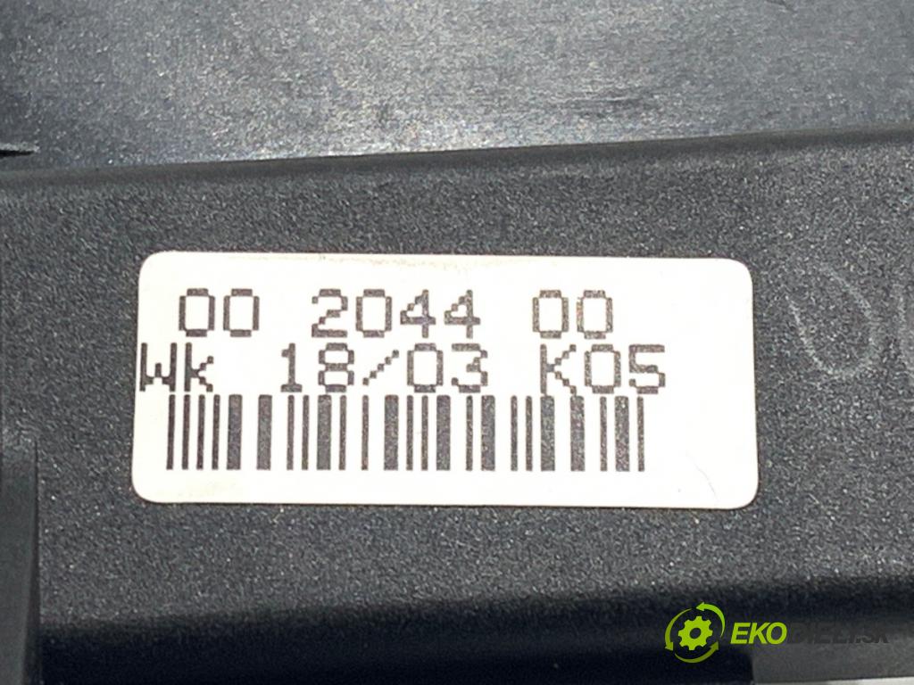 AUDI A4 B6 Kombi 2003 132 kW 2.5 TDI quattro 2496 kroužek slimák airbag 8E0953541C (Airbag)