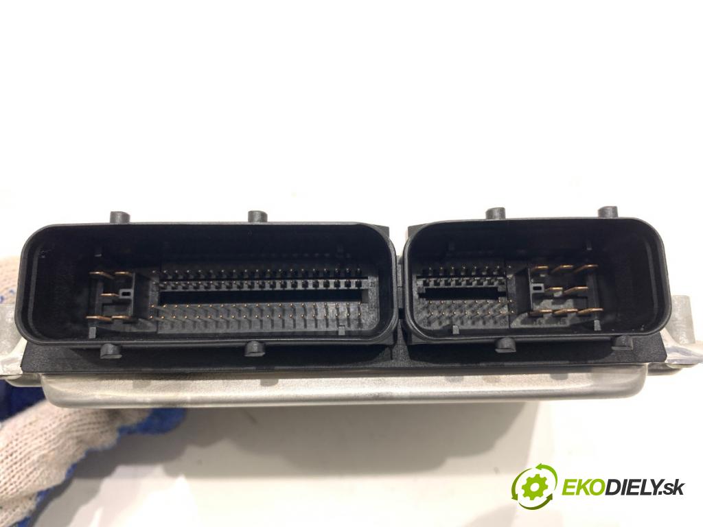 AUDI A4 B6 Kombi 2003 132 kW 2.5 TDI quattro 2496 riadiaca jednotka Motor 8E0907401J (Riadiaca jednotka)