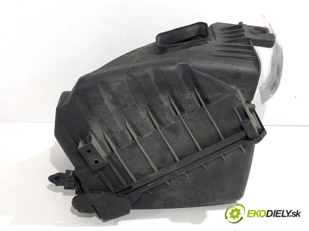 AUDI A4 B6 Kombi 2003 132 kW 2.5 TDI quattro 2496 Obal filtra vzduchu 06C133843 (Obal vzduchového filtra)