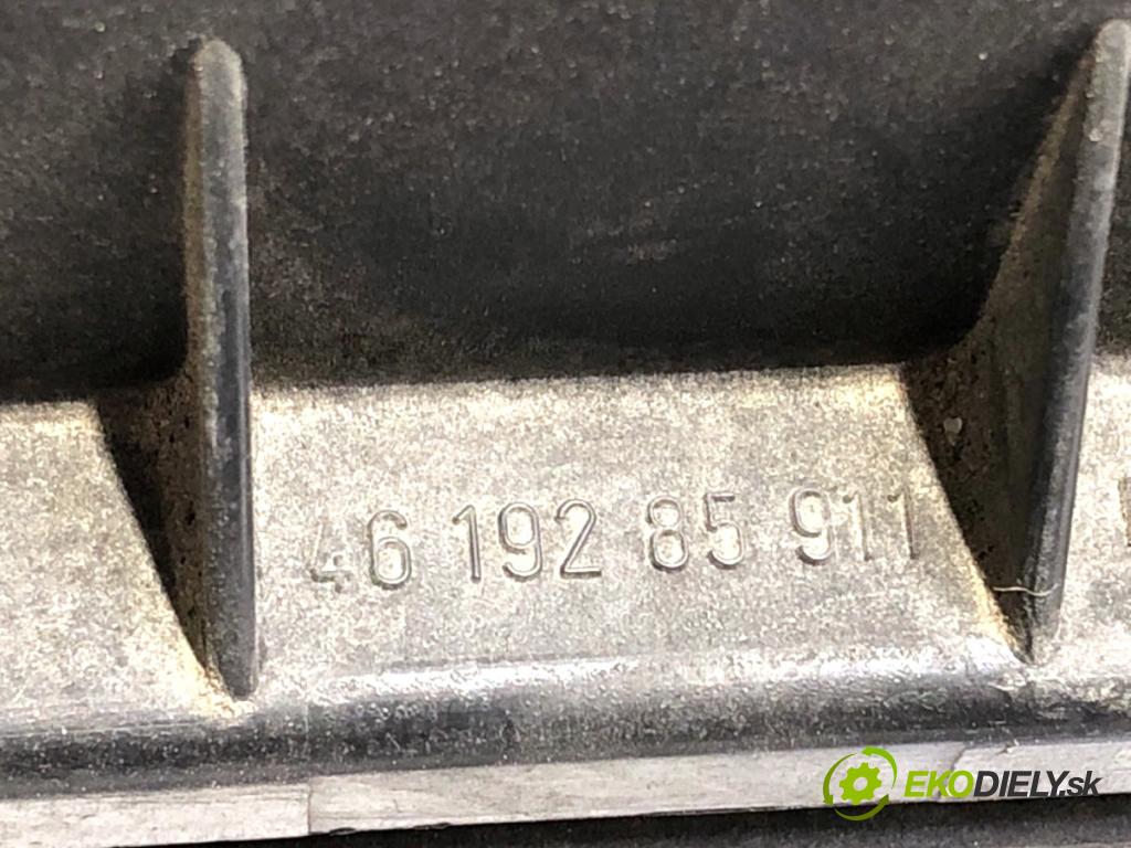 AUDI A4 B6 Kombi 2003 132 kW 2.5 TDI quattro 2496 Obal filtra vzduchu 06C133843 (Obal vzduchového filtra)