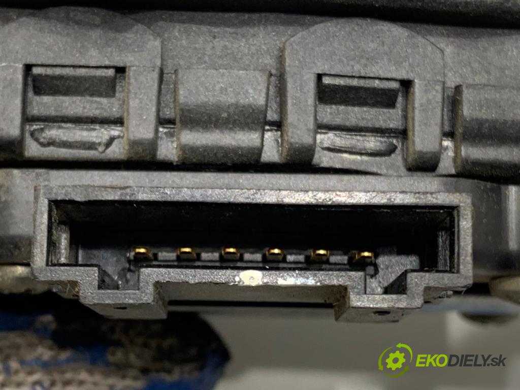 AUDI A4 B6 Kombi 2003 132 kW 2.5 TDI quattro 2496 Potenciometer plynu 8E1723523F (Potenciometer plynového pedálu)