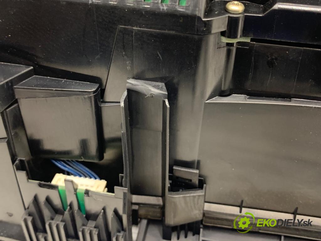 AUDI A4 B6 Kombi 2003 132 kW 2.5 TDI quattro 2496 Prístrojovka 8E0920900K (Prístrojová doska)