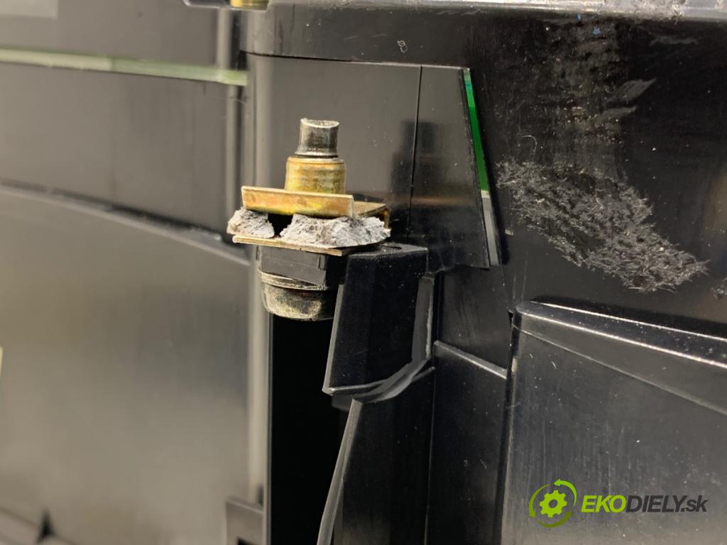 AUDI A4 B6 Kombi 2003 132 kW 2.5 TDI quattro 2496 Prístrojovka 8E0920900K (Prístrojová doska)