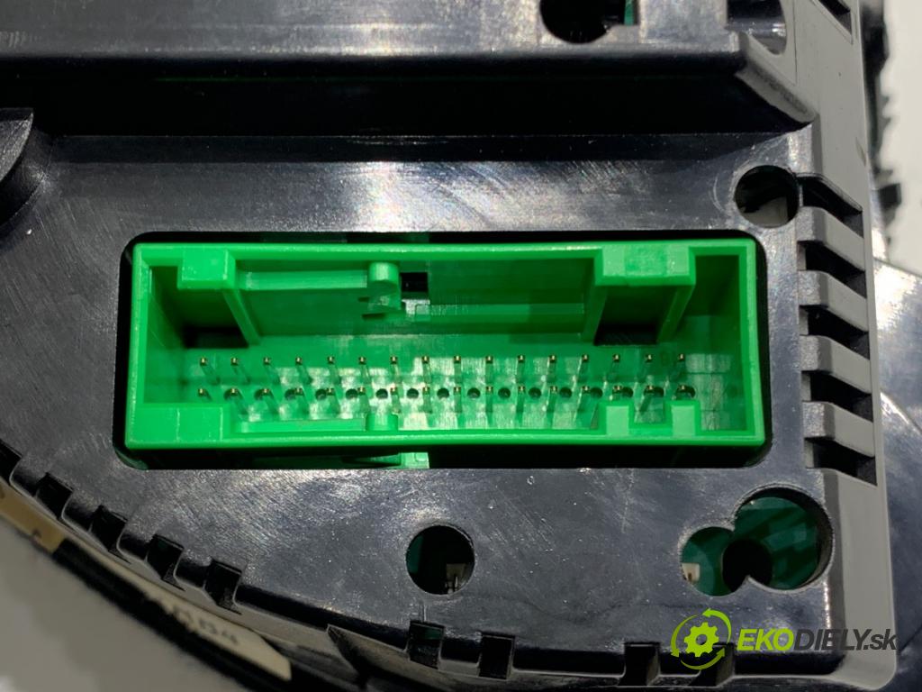 AUDI A4 B6 Kombi 2003 132 kW 2.5 TDI quattro 2496 Prístrojovka 8E0920900K (Prístrojová doska)