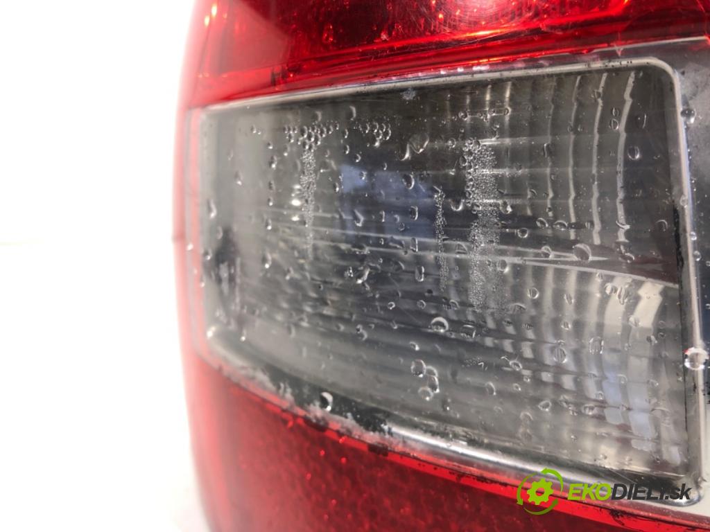 AUDI A4 B6 Kombi 2003 132 kW 2.5 TDI quattro 2496 světlo levý zadní část